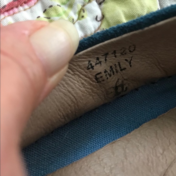 Peace suede Mocs - Picture 3 of 6